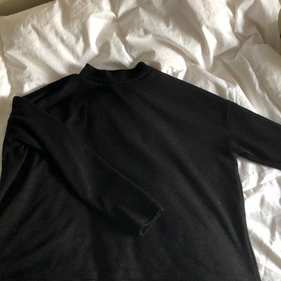 |BLACK BLOUSE|💫☁️ - Picture 1 of 2